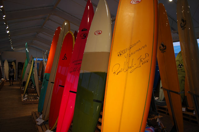 湘南Tサイトにて、サーフボード200本を一堂に集めた『SHONAN SURFBOARD